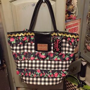 Betseyville gingham and ruffled tote.